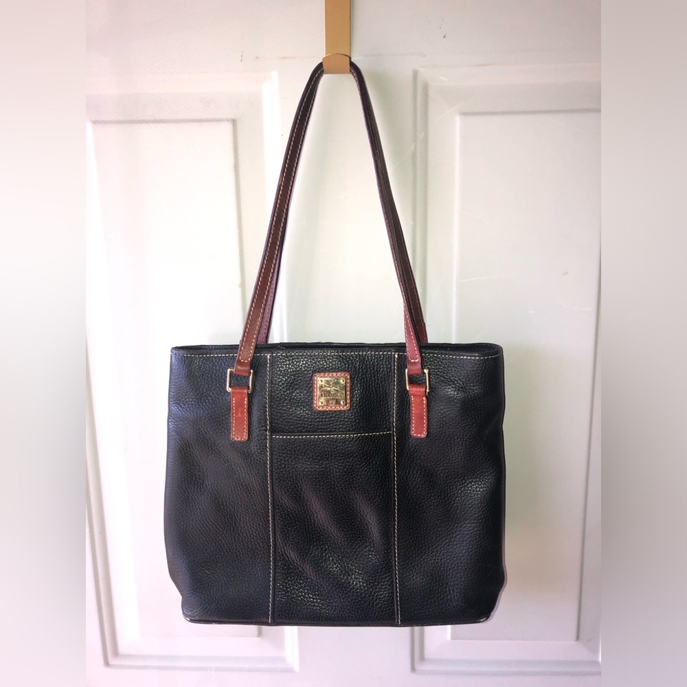 Dooney & Bourke black pebbled leather handbag